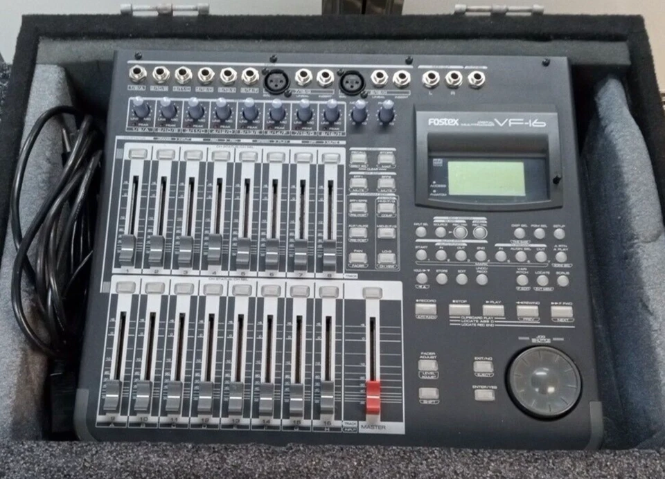 Fostex Vf-16 Digital Multitracker Recorder Adat Optical with road case NO EFFECT - Image 3 of 4