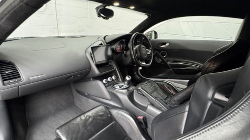 Audi R8 2008 4.2 V8 Manual (Very low miles!) - Picture 19 of 24