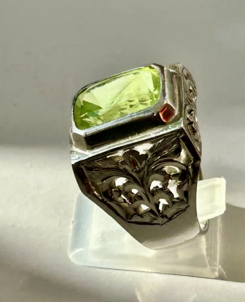 Natural Peridot on Sterling Silver 980 Handmade Floral Java Motif Carved Ring - Image 2 of 4
