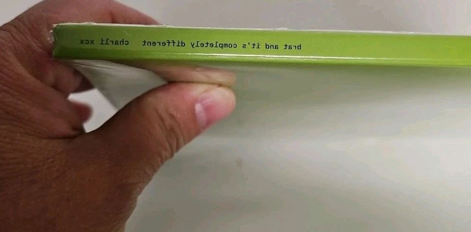 Charli XCX "Brat And Its Completely Different" Factory Sealed! Green vinyl 2 LP - Imagem 4 de 4