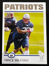 VINCE WILFORK 2004 Topps #327 Rookie Card RC NFL New England Patriots. rookie card picture