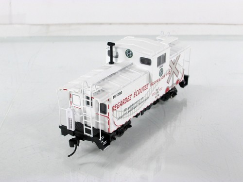 HO Scale **BNSF - Mexico** Operation Lifesaver Caboose, BN 12580 - ATHEARN 75236 - Picture 3 of 4