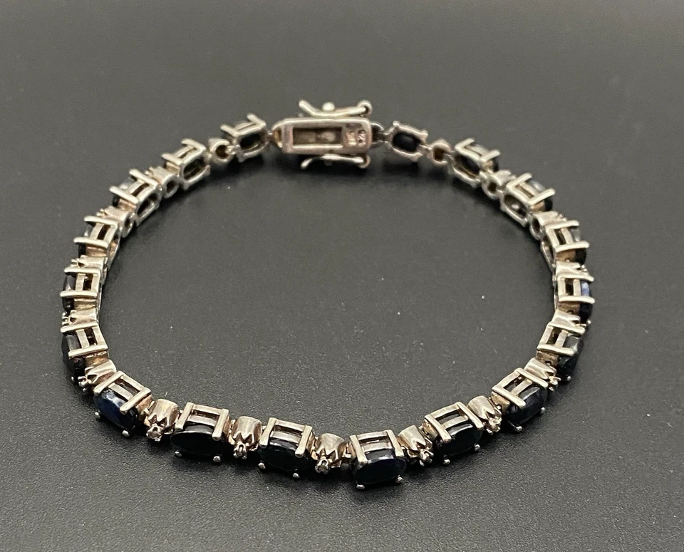 Brazalete Tenis Imitación Zafiro Acento Diamante Tono Plata 7.5" Cierres de Seguridad De Colección Foto 3 de 4