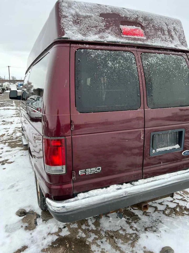 Used Left Rear Cargo Door Assembly Back fits: 2004 Ford E350 VAN w/window Left R Foto 3 de 4