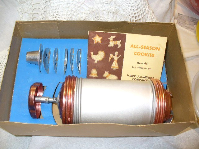 Mirro Cookie-Pastry Press with 3 Tips 12 Discs Aluminum, Recipes, Orig. Box