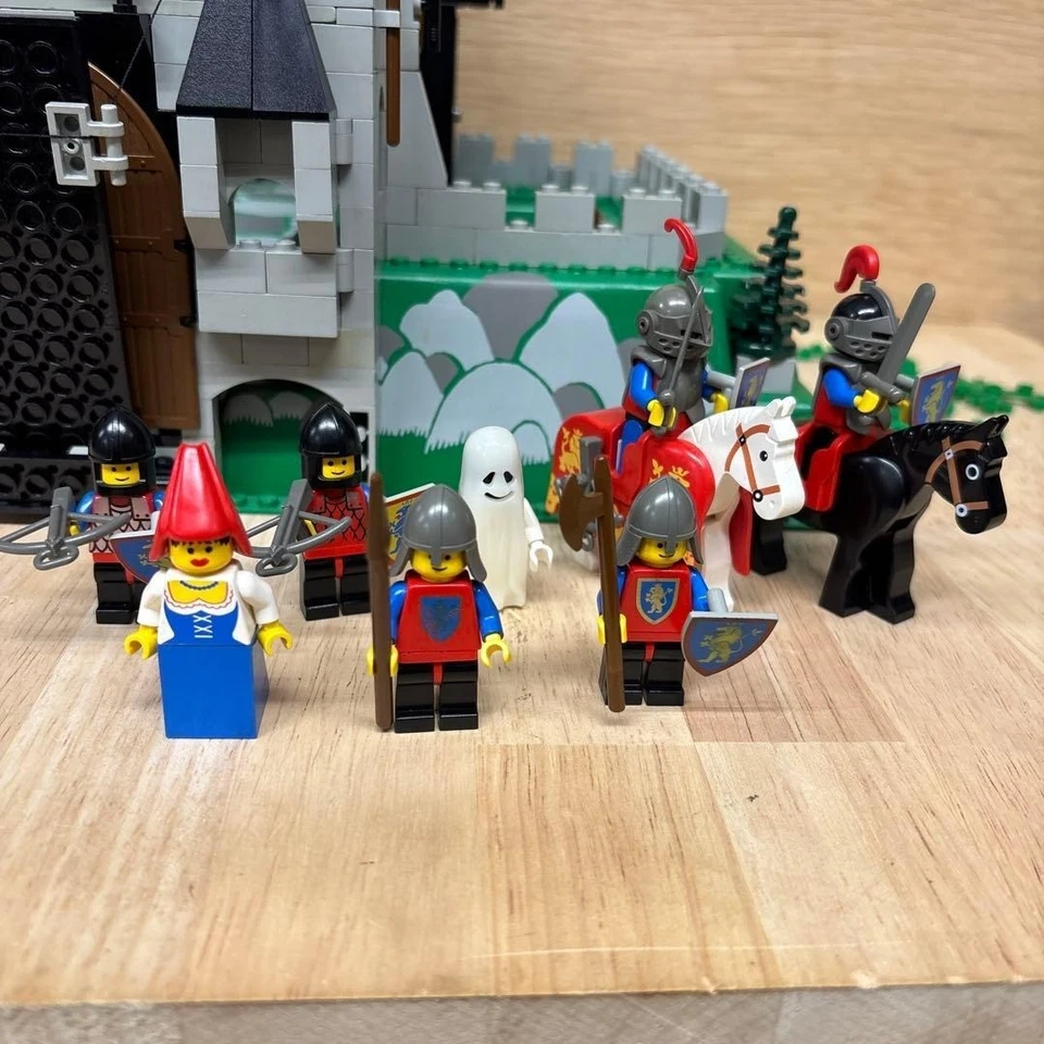 LEGO LEGOLAND King's Mountain Fortress 6081 In 1990 Used Retired As Is - Image 2 of 4