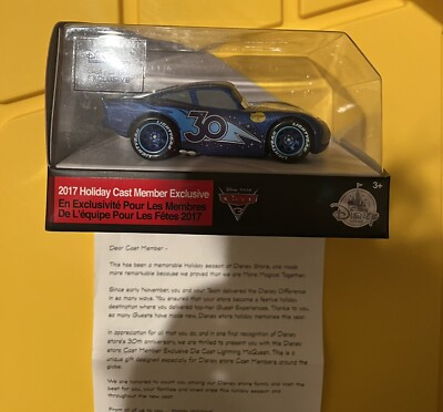 非売品　Holiday Cast Member Exclusive Cars Disney Pixar Cars 3 Lightning McQueen Car 2017 Holiday Cast Member