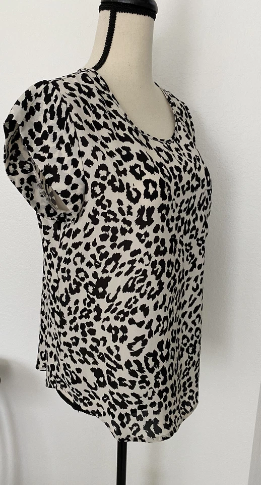 Blusa con estampado de leopardo manga gorra damas top cuadrado talla mediana Foto 2 de 4