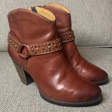 Sofft Noreen Women's 7.5 W WIDE Brown Leather Harness Studded Heeled Ankle Boots