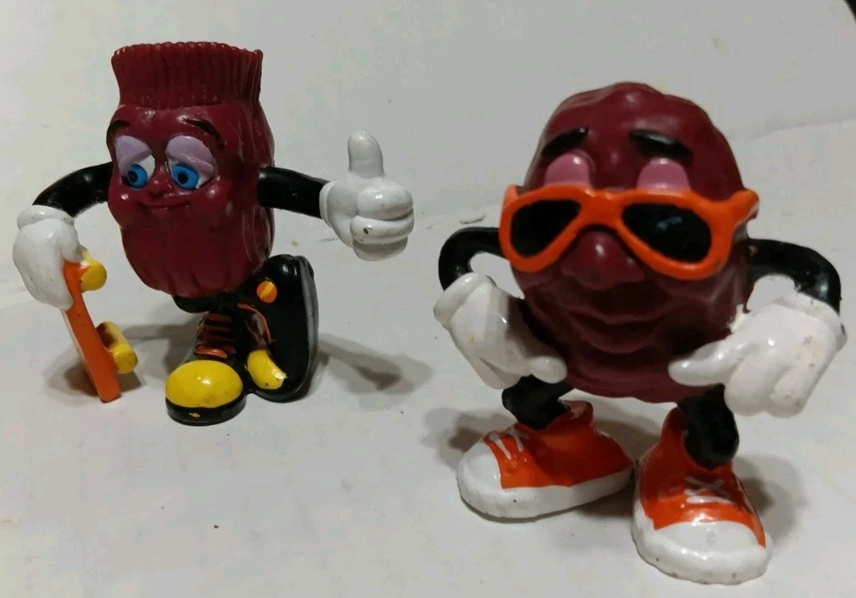 Lote de recuerdos vintage de pasas de California: libro de cuentos/imágenes y 4 estatuillas de PVC Foto 4 de 4