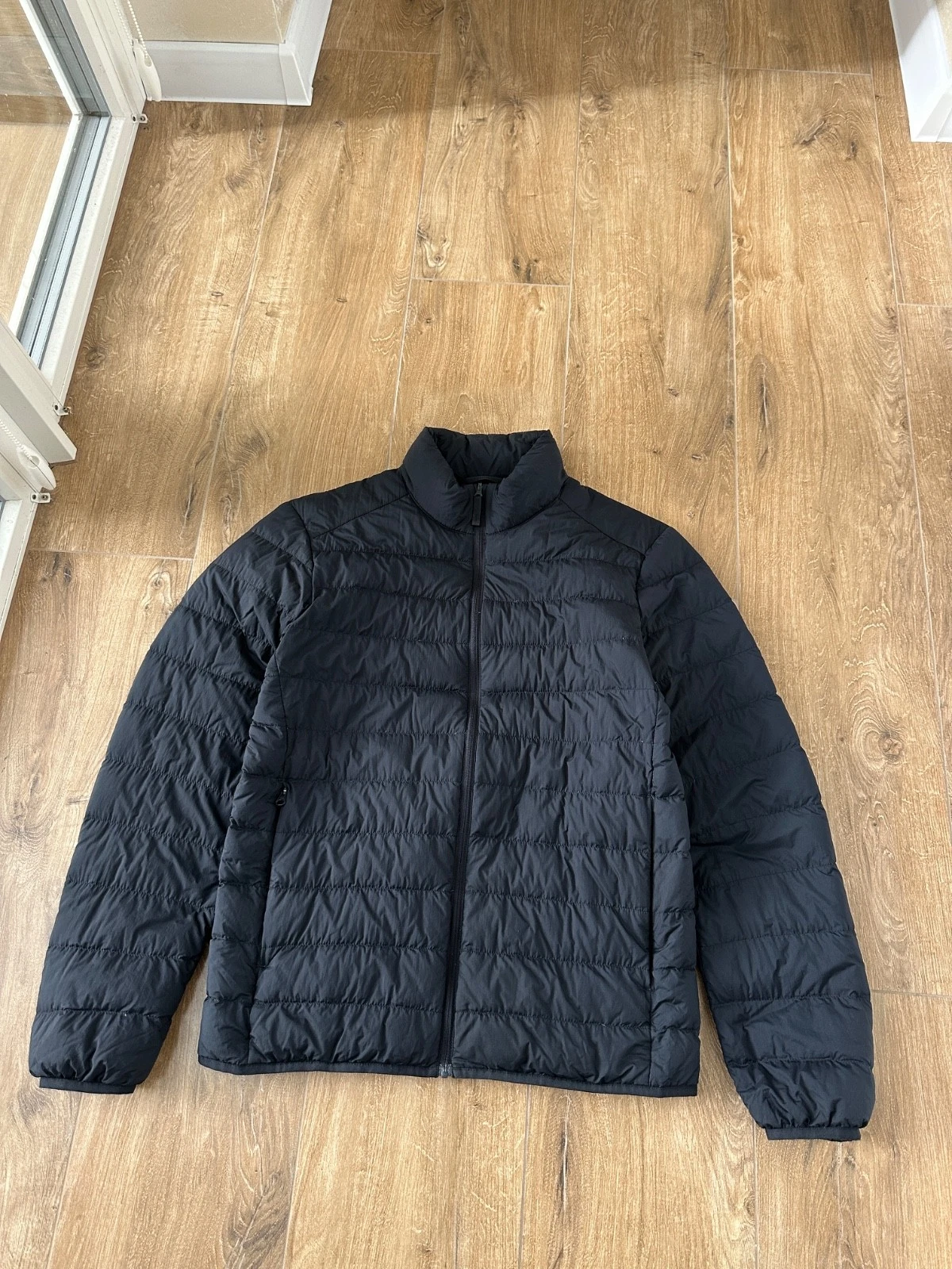 Uniqlo Men's Navy Blue Light Puffer jacket Size: XS