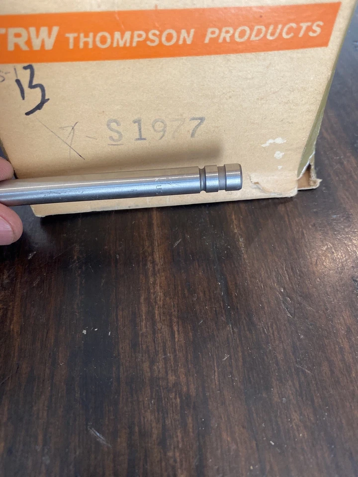 Válvula de escape Cadillac 1458664 331 1952 serie 62 DeVille Fleetwood 52 solo GM  Foto 4 de 4