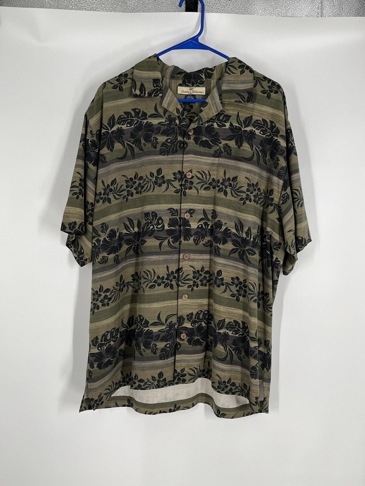 TOMMY BAHAMA mens 100% silk button AOP shirt size M green floral Hawaiian casual