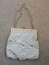 "VTG PURSE/CLUTCH CREAM/GOLD BEADED METAL CLOSURE/GOLD CHAIN STRAP