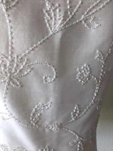 ANN TAYLOR Women’s Size 8-PETITE- 100% Silk White Beaded Top w/ Covered Buttons - Picture 3 of 17