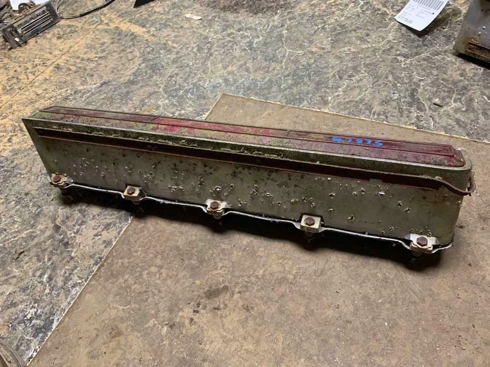 Conjunto de lanterna traseira BUICK ELECTRA direita 74 - Imagem 2 de 4