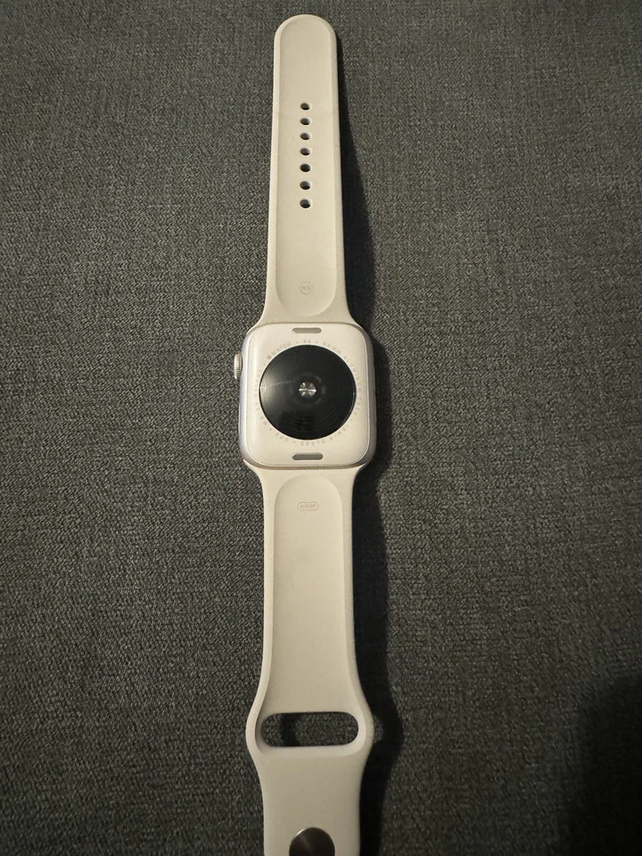 Apple Watch SE GPS 44mm Gold Aluminium Case Starlight Sport Band Regular, photo 3 of 5