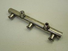 Audi A4 8E B7 3.2 V6 OS Right Petrol Fuel Rail 06E130090