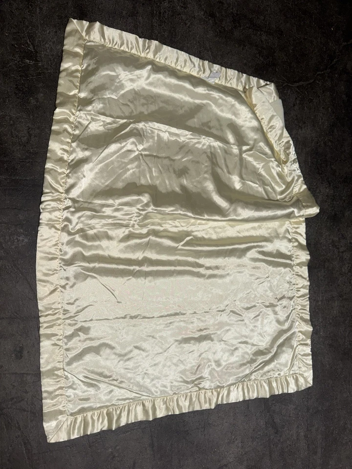 Vintage 90s Winnie The Pooh Embroidered Fleece Satin Receiving Blanket 29X39 - Image 3 of 4