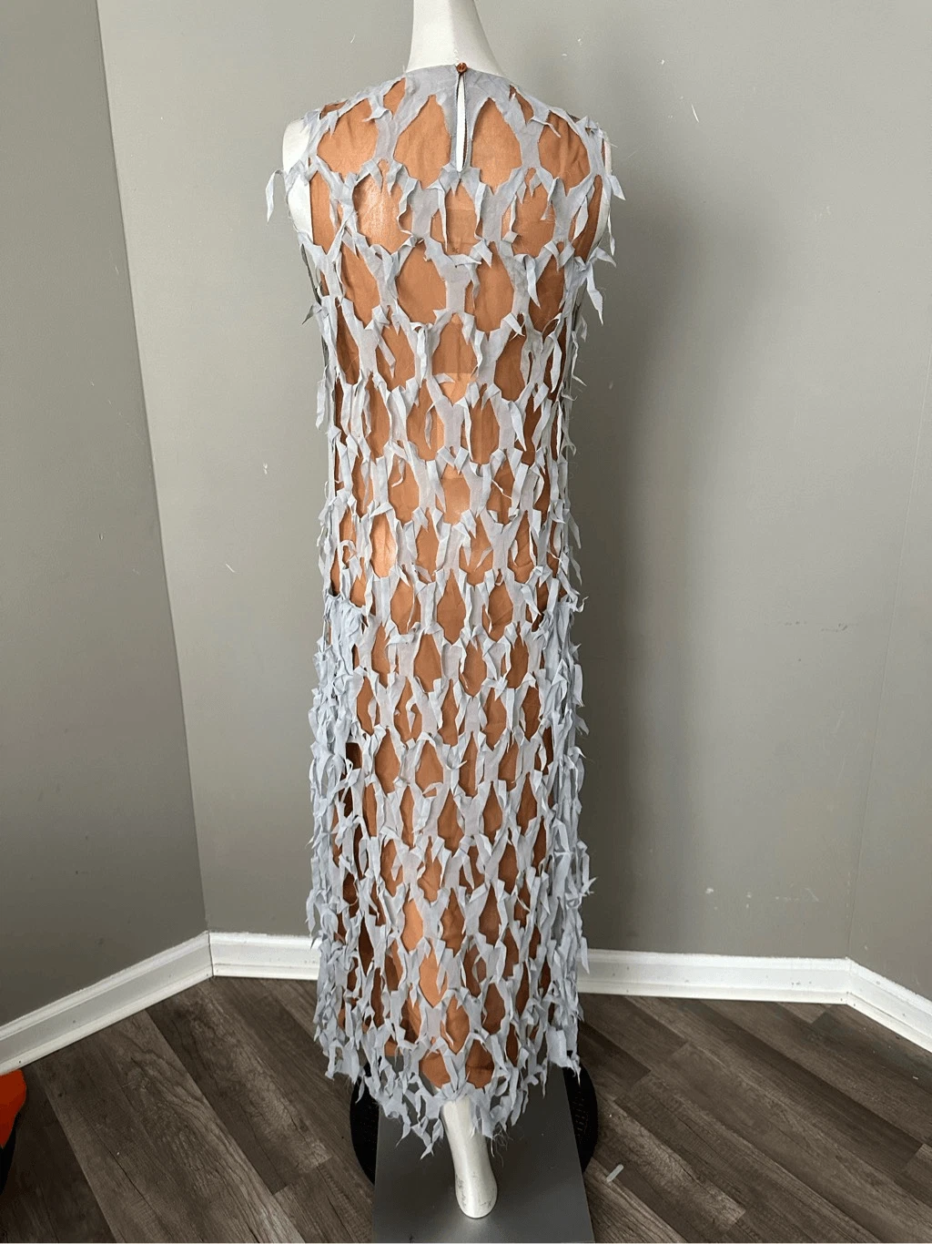 Maison Margiela Abito di seta ritagliato