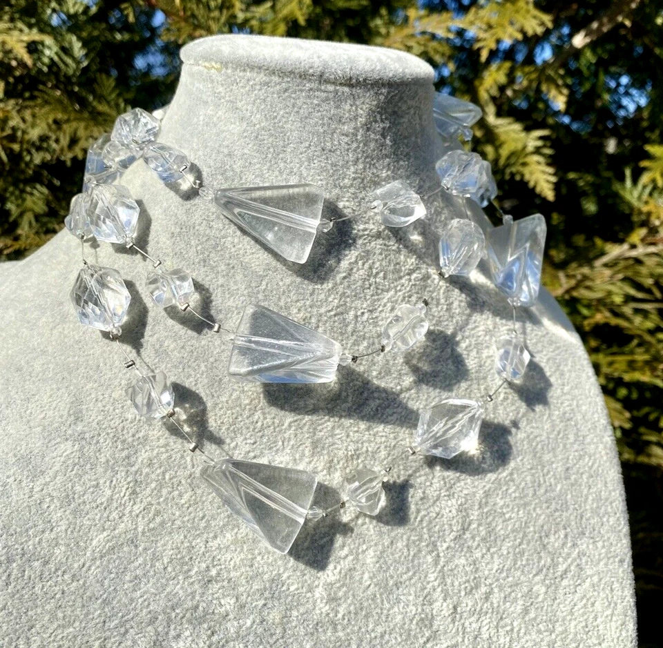 Collar Vintage Joyería Patrimonial Facetado Transparente Lucita Piscina de Luz 46" X-Long