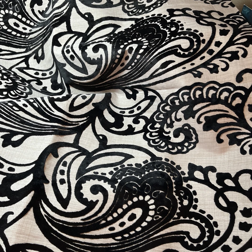 Remanente de tapicería de cachemira remolinada flocada bronceada natural y negra de colección estable/lnd Foto 2 de 4