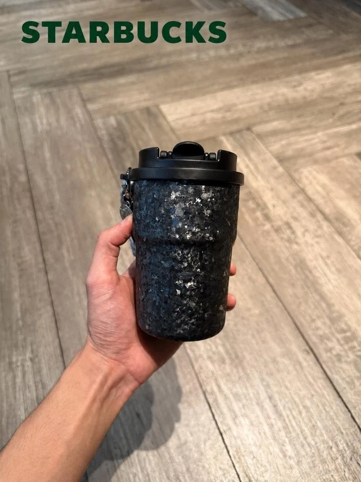 Starbucks 2026 Negro Titanio Aislado Taza de Café Nuevo - Imagen 2 de 4