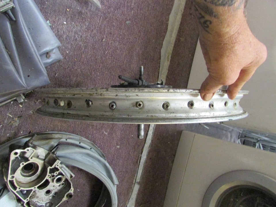 Llanta delantera OEM 1984 Honda Xr200r Foto 3 de 4