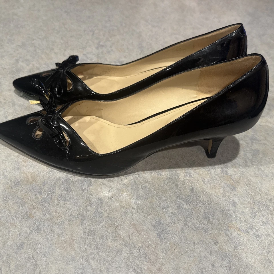 Women's~Joan & David~Dagardner~Kitten Heel~black~Patent Leather~Pump~8 1/2 - Image 4 of 4