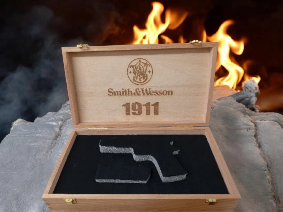 SMITH AND WESSON 1911 BEECH  WOOD PISTOL CASE - Image 2 of 4