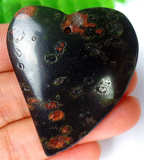 44x38x7mm Natural Black Plum Blossom Jasper Heart Pendant 44x38x7mm Natural Black Plum Blossom Jasper Heart Pendant