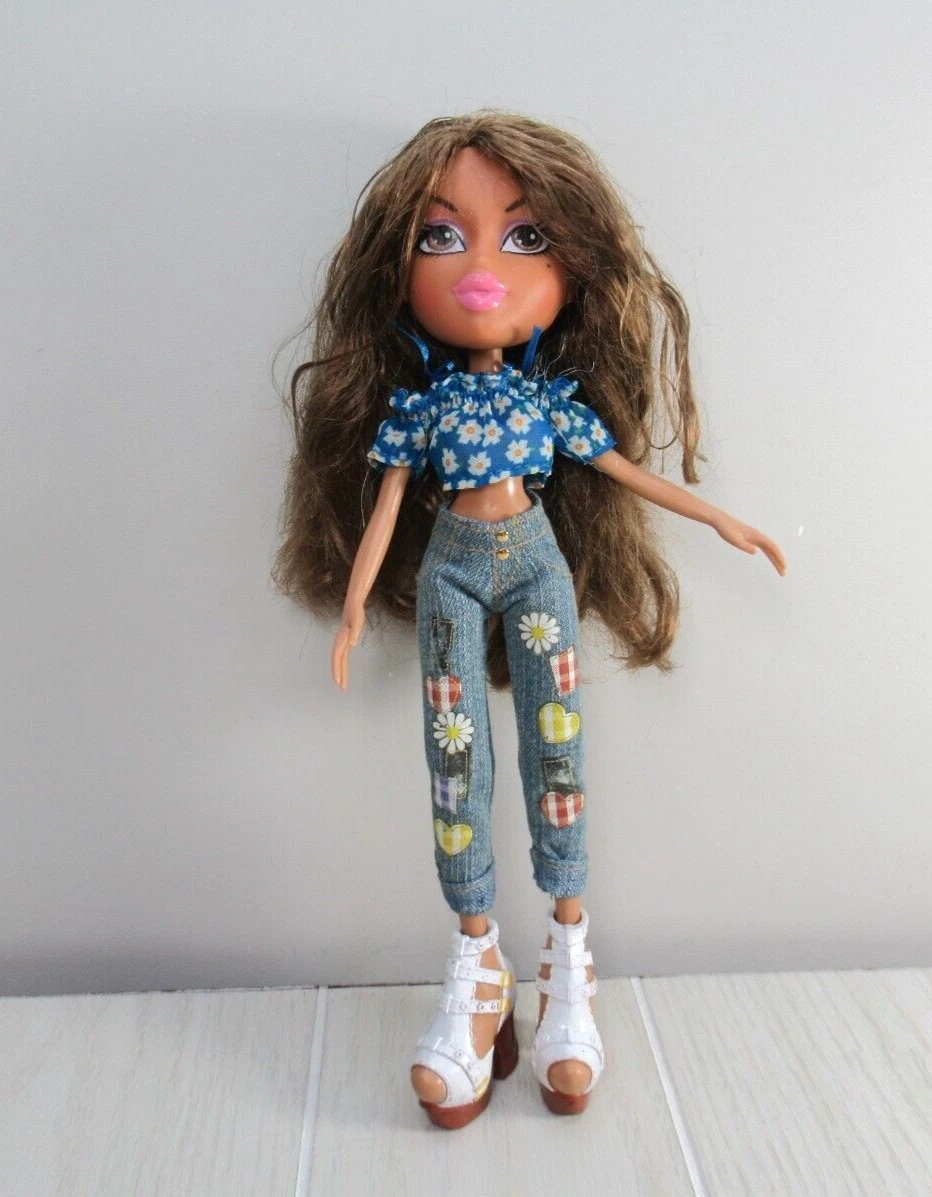 Bratz Yasmin doll 2015 brown brunette Hair daisy blue floral top heart jeans