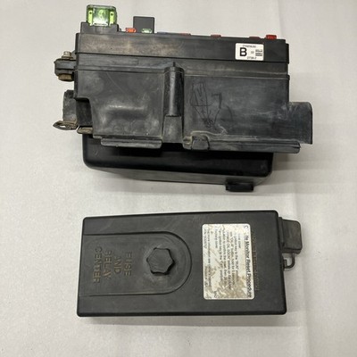 00 01 02 Saturn SL Engine Fuse Box Relay Junction Block Panel 2000 2001 2002