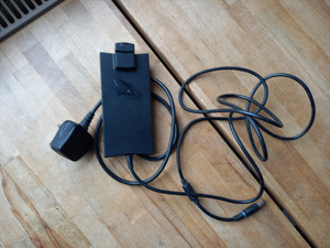 DELL ORIGINAL LAPTOP AC-NETZTEIL LADEGERÄT Modell: LA90PE1-01 90 W UK-STECKER