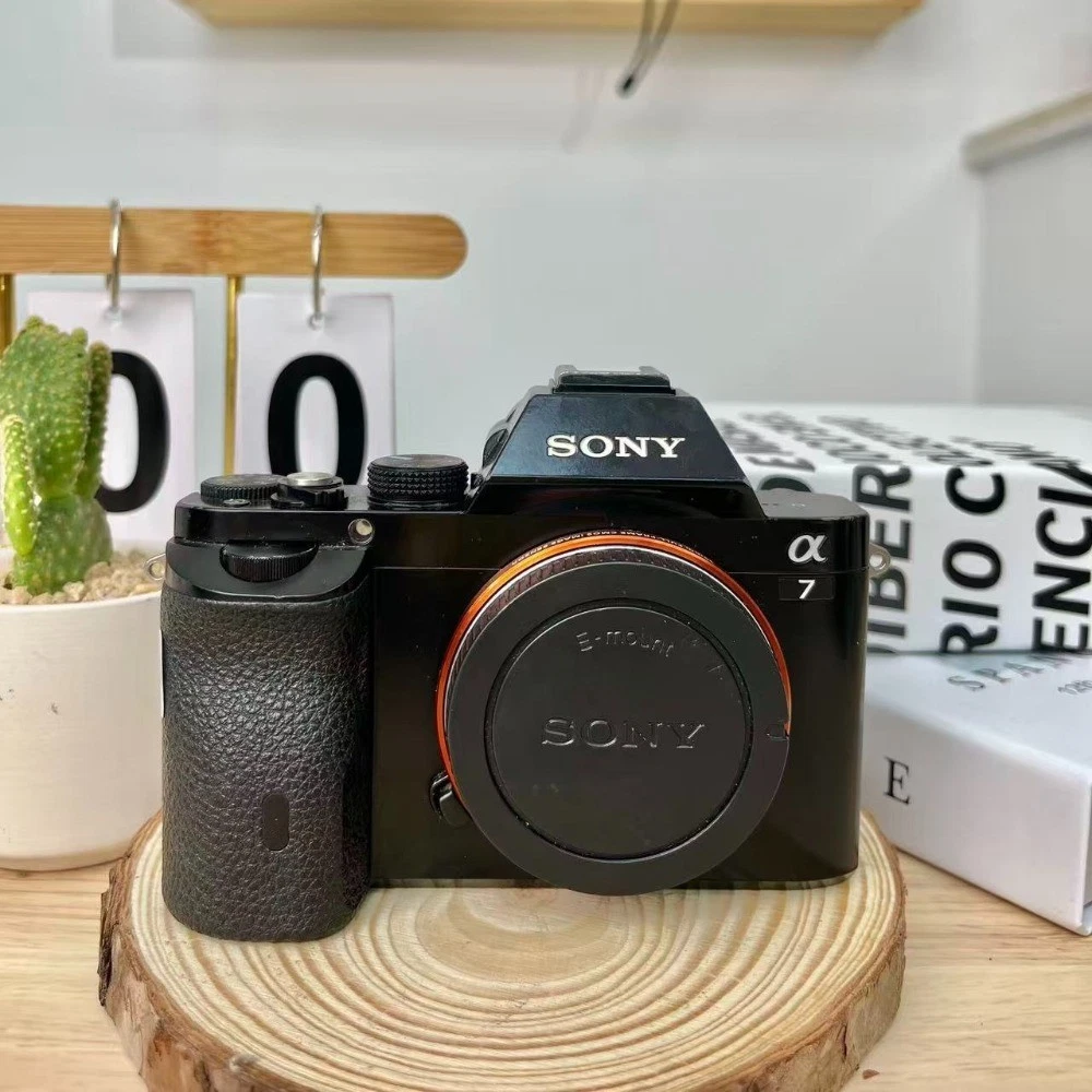 Sony Alpha Digital Cameras Sony A7 20-29.9 MP Maximum Resolution