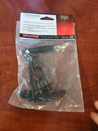 Traxxas 4914R Body Mount Posts Front/ Body Mount Rear/ Screw Pins T-MAXX TRA1 - Picture 2 of 2