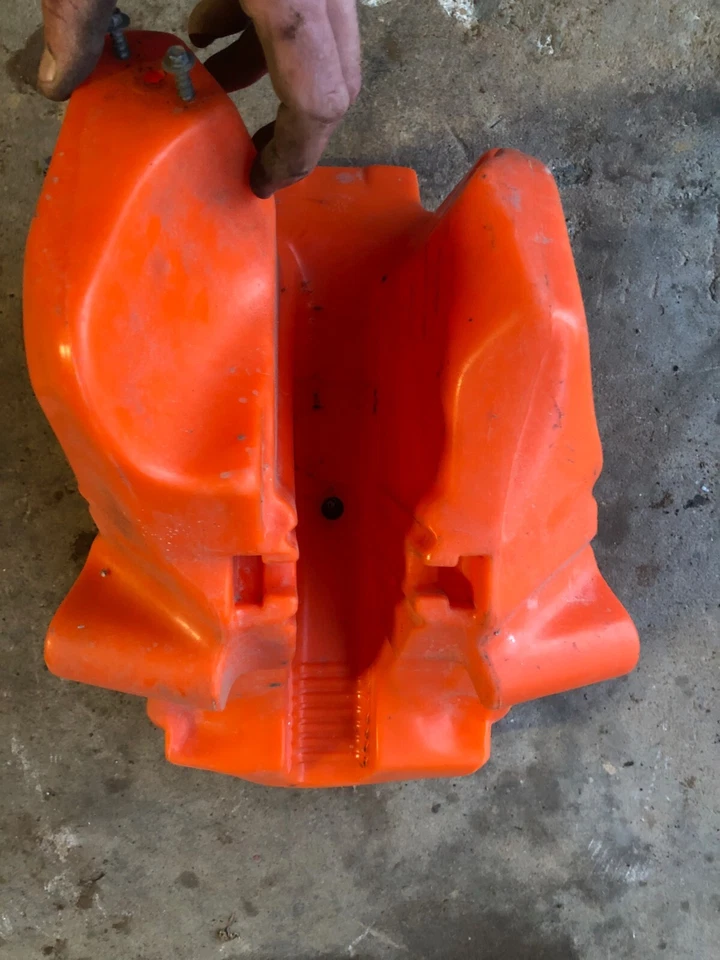 KTM 125 SX *2003 KTM 125 SX 2003 MONTAJE TANQUE GASOLINA Foto 4 de 4