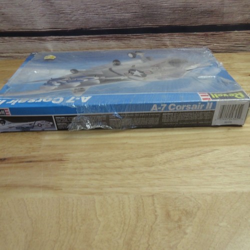 Kit modelo plástico Revell 1/72 A-7 Corsair II 1987 4345 - sin abrir - Imagen 5 de 7