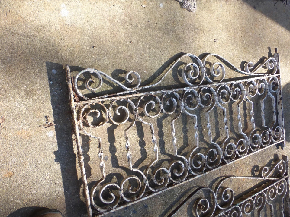 2 secciones/paneles antiguos de hierro rústico de cerca de jardín de colección 1,12,25 A Foto 2 de 4