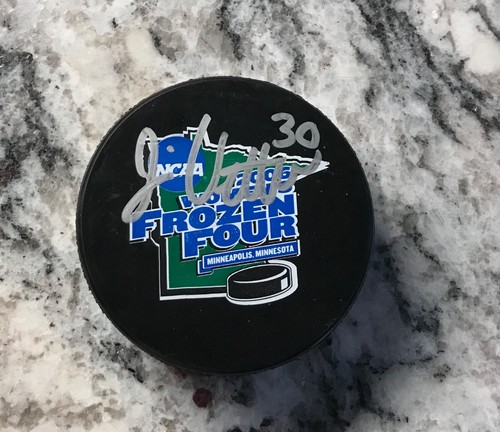 Wisconsin Badgers Damen Hockey CHAMPS 2006 FROZEN FOUR PUCK Jessie Vetter MVP!