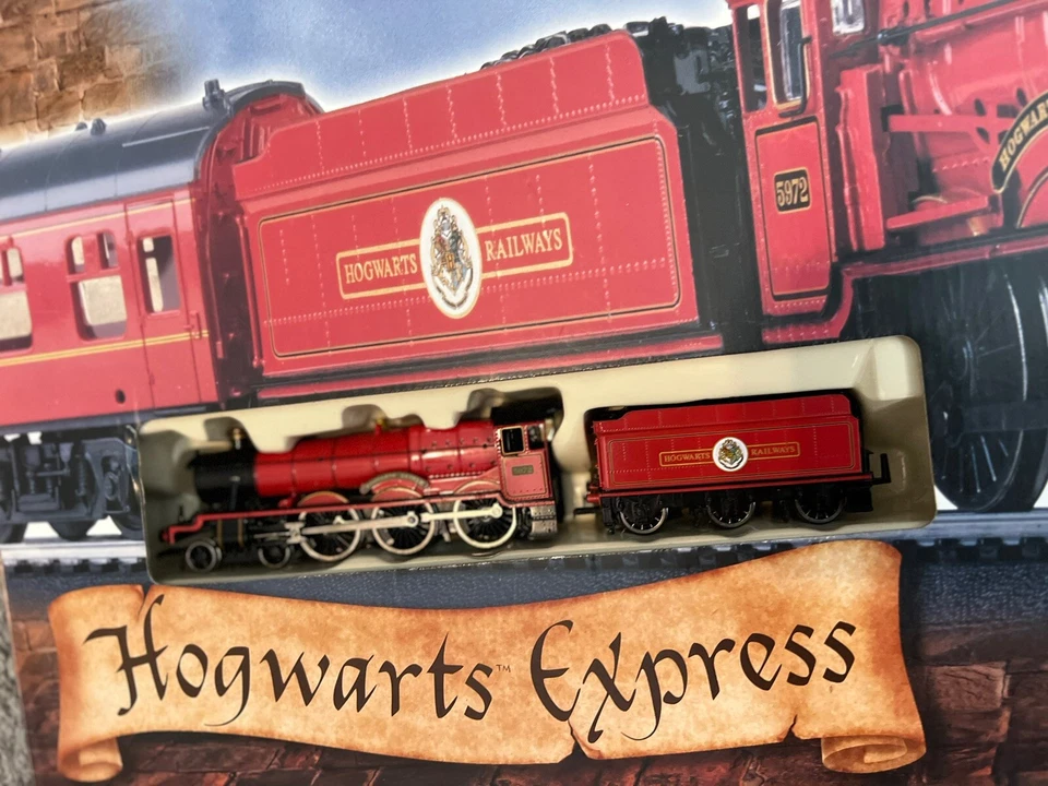 2002 Harry Potter Electric Train Set - Hogwarts Express Chamber of Secrets - Image 3 of 4