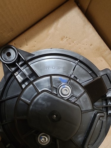 Heater Blower Motor with Fan Cage for 2001-2004 Dodge Dakota.01-03 Durango Front - Picture 8 of 9