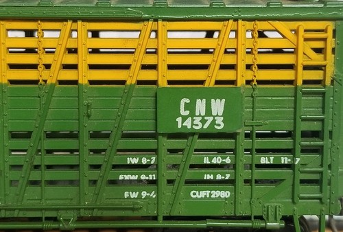 Athearn 1767 HO Scale "Chicago & Northwestern" 40' Livestock Cattle Car w/ KD's - Picture 5 of 14