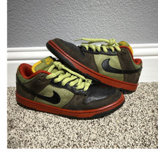 Nike SB Dunk Low Asparagus Skateboarding Shoe...