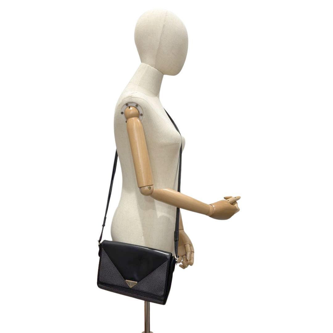 Vintage Yves Saint Laurent Shoulder Bag PVC/Leather Q33 Auth Vintage Yves Saint Laurent Shoulder Bag PVC/Leather Q33 Auth