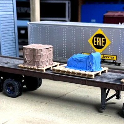 Assorted Tarp Covered Freight O Scale 2 per lot, can be used with Lionel or MTH