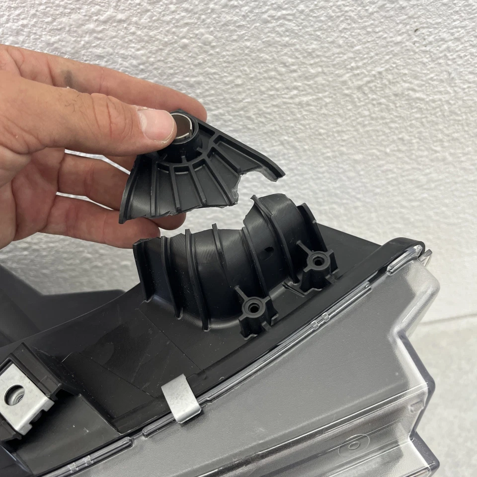 Conjunto de faros LED delanteros derechos Dodge Ram 1500 2020-2024 68316088AH OEM Foto 3 de 4