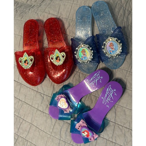 Set bestehend aus 3 Disney Prinzessin Anziehschuhen und Cinderallas Zauberstab - Arielle Elena