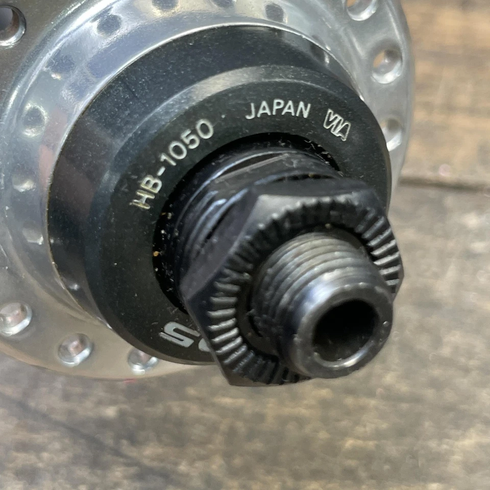 Conjunto de cubos de bicicleta de estrada vintage Shimano 105 HB-1050 36 Japão prata 126 mm - Imagem 3 de 4