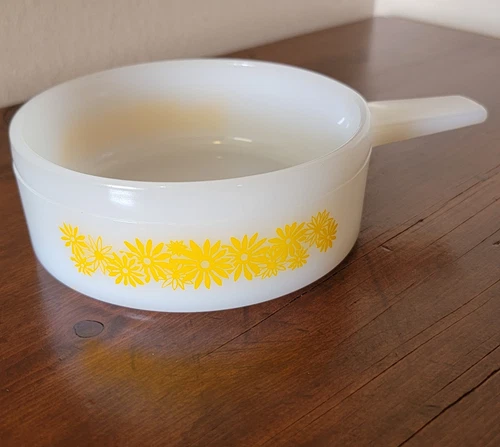 Glasbake Ovenware 14 oz Soup Bowl/Cup  Yellow Daisies J-2639  **READ**